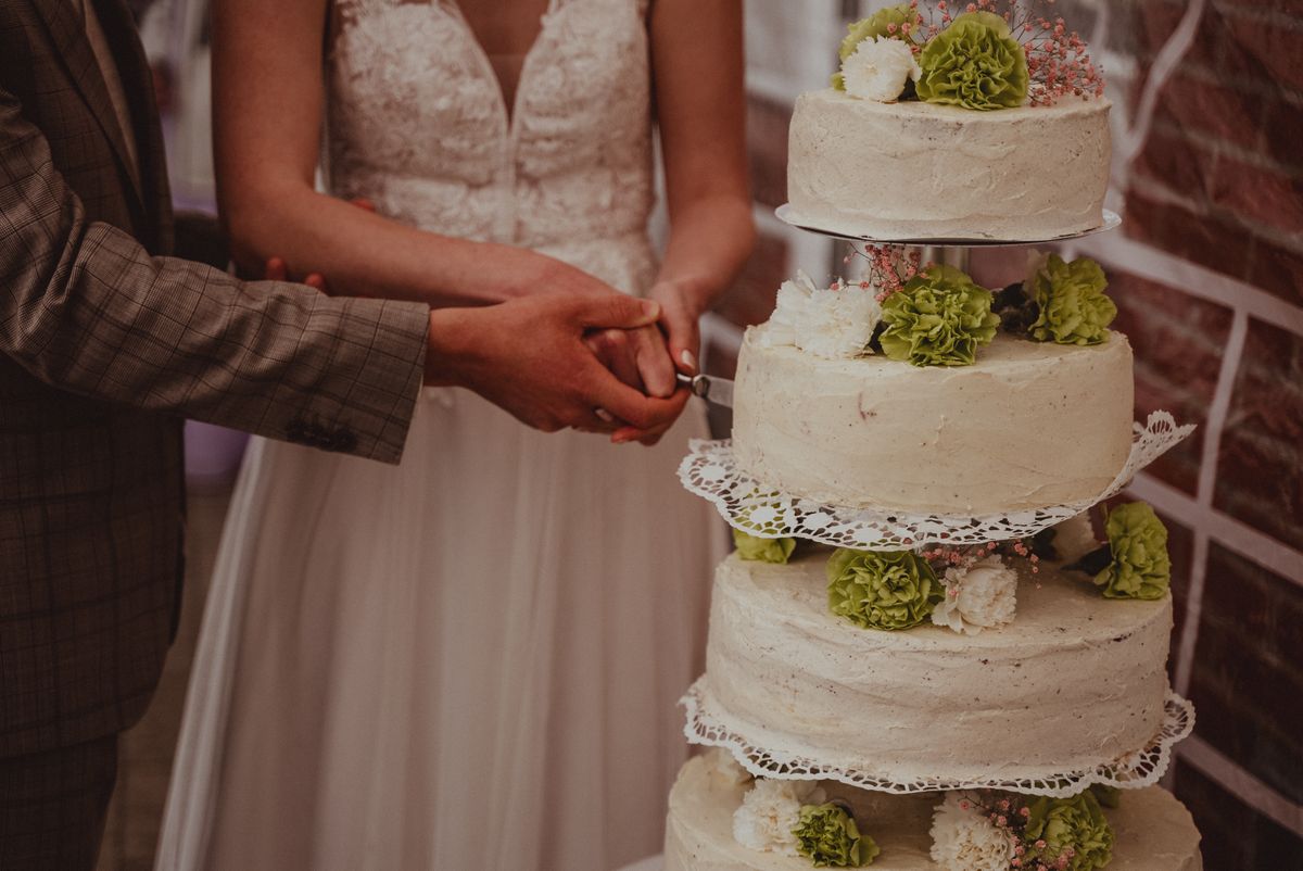 My Top 10 Wedding Cake Baking Tips